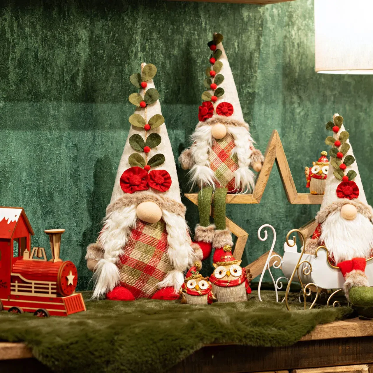 Noel & Noelle Hollywell | 44cm Christmas Holly Gnome Shelf Sitter | Boy Or Girl image