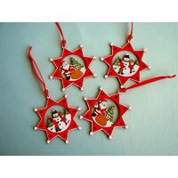 Star Red With Figurines