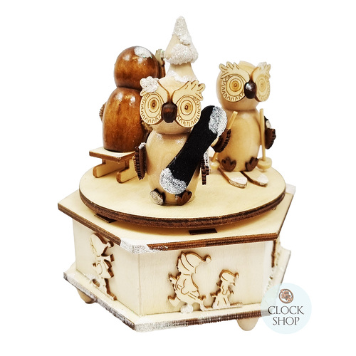 13cm Skiing Owls Wooden Music Box (Leise Rieselt Der Schnee)
